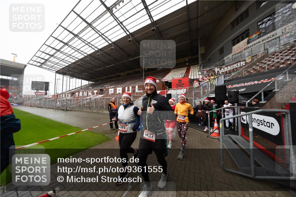 07.12.2025 - St. Pauli X-Mass-Run No. 15 Michael Strokosch http://msf.ph/oto/9361555 07.12.2025 11:15:26 Laufen 3391, 3437, 711, 2334 meine-sportfotos.de