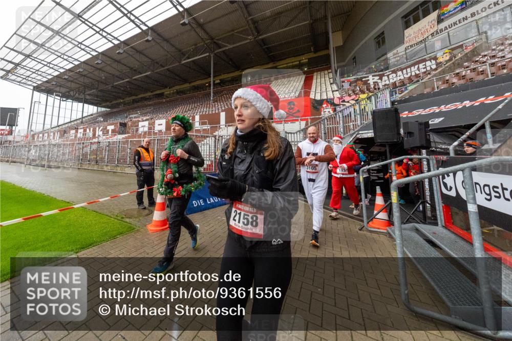 07.12.2025 - St. Pauli X-Mass-Run No. 15 Michael Strokosch http://msf.ph/oto/9361556 07.12.2025 11:15:28 Laufen 5, 2158, 3105 meine-sportfotos.de