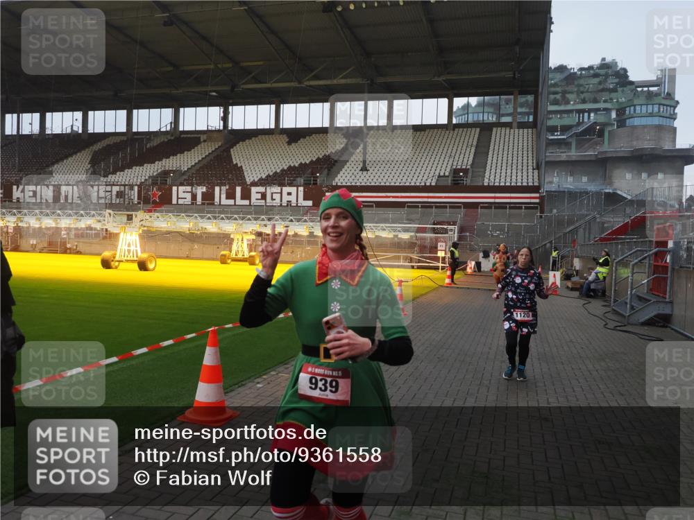 07.12.2025 - St. Pauli X-Mass-Run No. 15 Fabian Wolf http://msf.ph/oto/9361558 07.12.2025 09:59:16 Ziel 939, 1120, 2529, 2657, 3147, 3345 meine-sportfotos.de