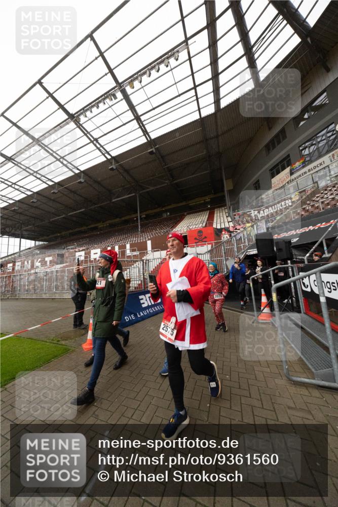 07.12.2025 - St. Pauli X-Mass-Run No. 15 Michael Strokosch http://msf.ph/oto/9361560 07.12.2025 11:15:38 Laufen 21, 2575, 2076 meine-sportfotos.de
