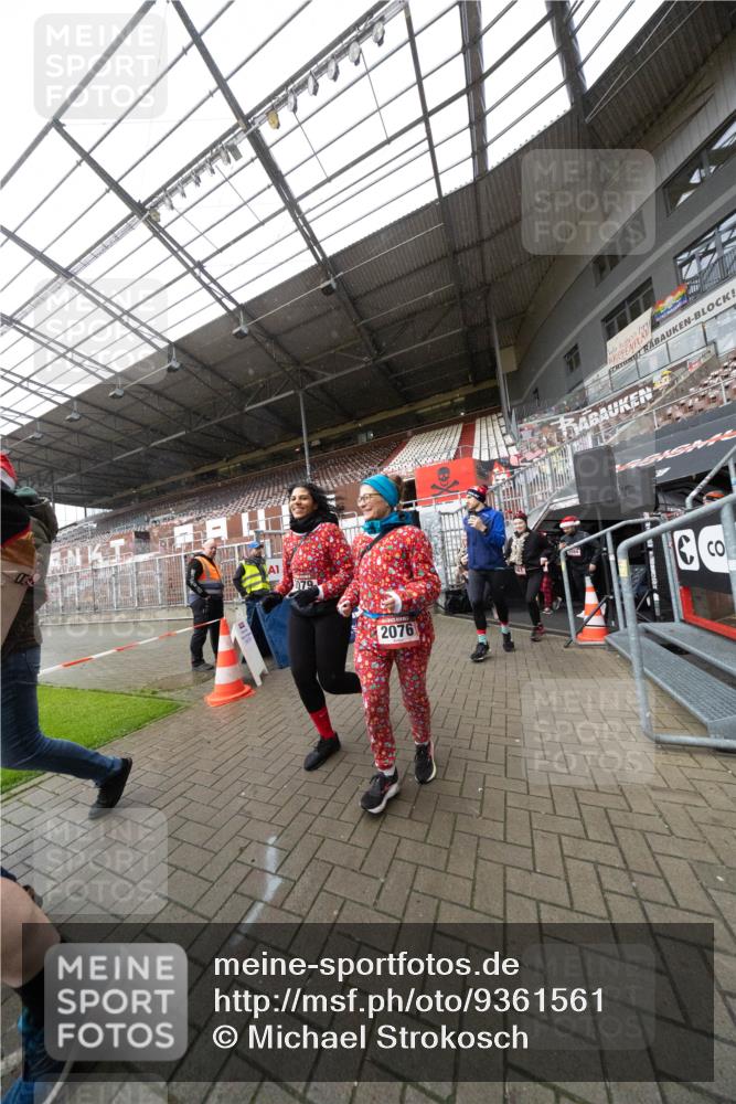 07.12.2025 - St. Pauli X-Mass-Run No. 15 Michael Strokosch http://msf.ph/oto/9361561 07.12.2025 11:15:39 Laufen 079, 2076 meine-sportfotos.de