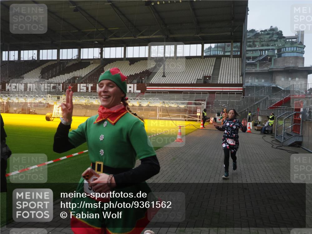 07.12.2025 - St. Pauli X-Mass-Run No. 15 Fabian Wolf http://msf.ph/oto/9361562 07.12.2025 09:59:16 Ziel 939, 1120, 2529, 2657, 3147, 3345 meine-sportfotos.de