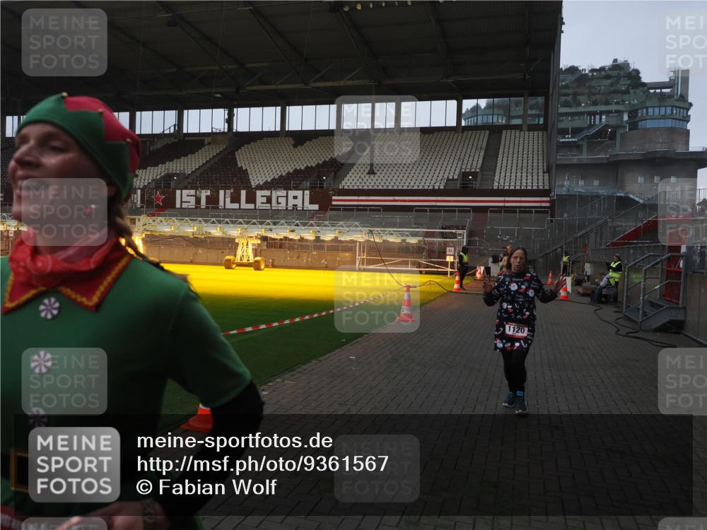 07.12.2025 - St. Pauli X-Mass-Run No. 15 Fabian Wolf http://msf.ph/oto/9361567 07.12.2025 09:59:16 Ziel 939, 1120, 2529, 2657, 3147, 3345 meine-sportfotos.de