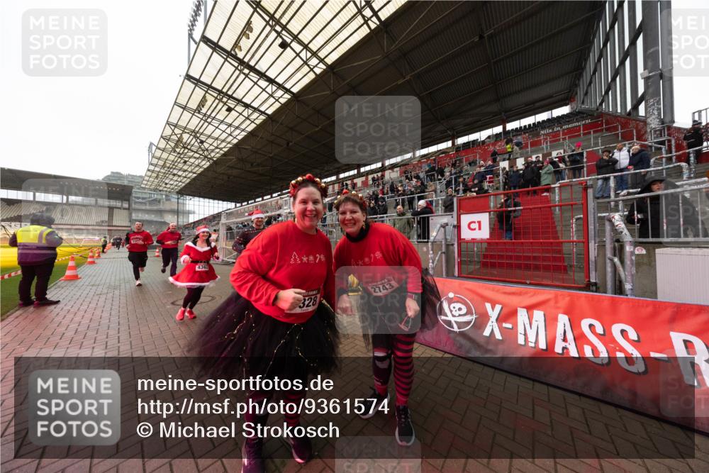 07.12.2025 - St. Pauli X-Mass-Run No. 15 Michael Strokosch http://msf.ph/oto/9361574 07.12.2025 11:17:18 Laufen 4362, 328, 2743, 1 meine-sportfotos.de