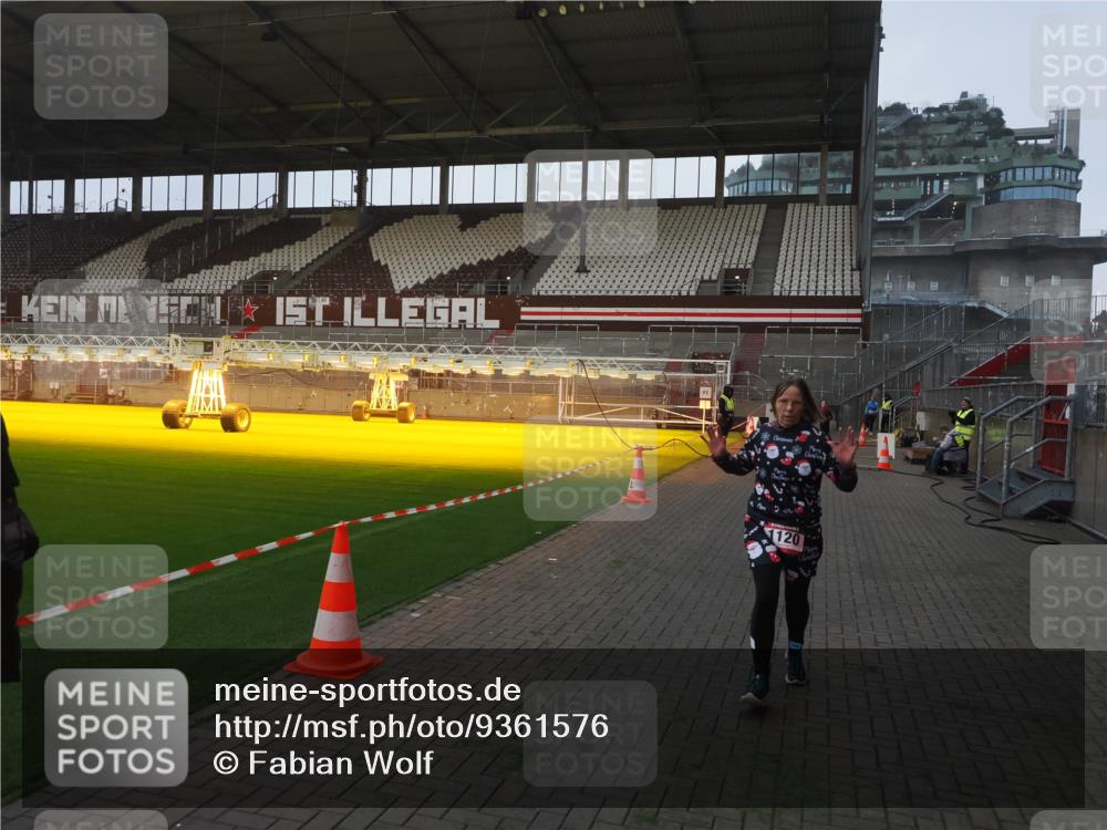 07.12.2025 - St. Pauli X-Mass-Run No. 15 Fabian Wolf http://msf.ph/oto/9361576 07.12.2025 09:59:16 Ziel 939, 1120, 2529, 2657, 3147, 3345 meine-sportfotos.de