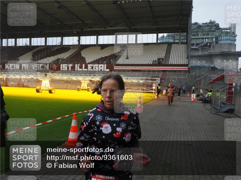 07.12.2025 - St. Pauli X-Mass-Run No. 15 Fabian Wolf http://msf.ph/oto/9361603 07.12.2025 09:59:18 Ziel 939, 1120, 2207, 2529, 2657, 3345 meine-sportfotos.de