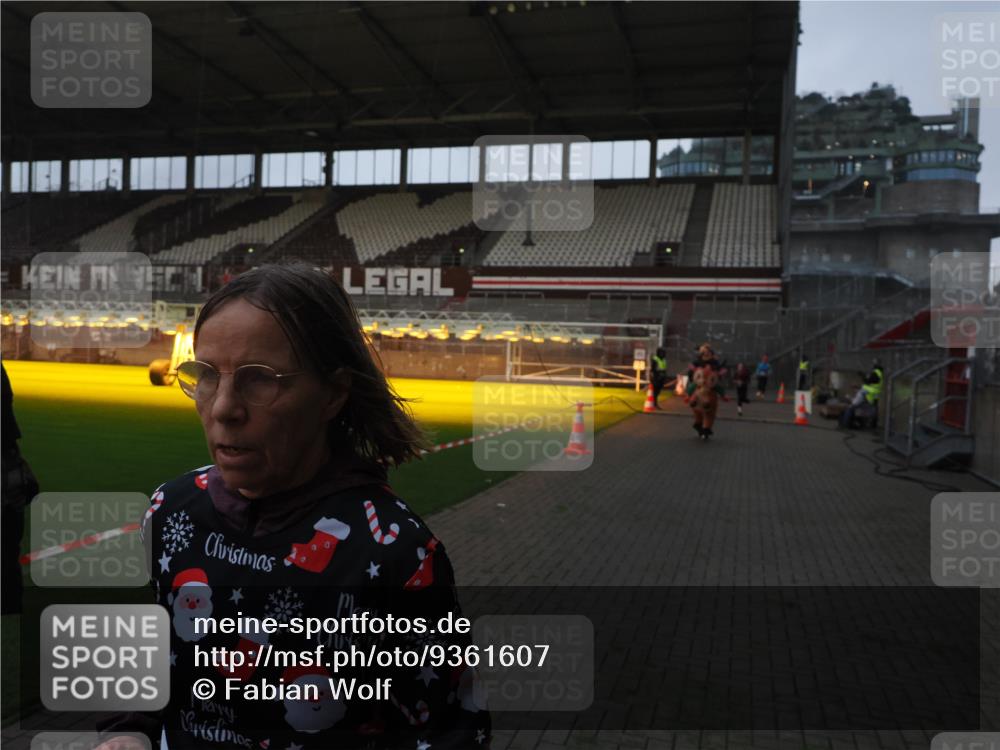 07.12.2025 - St. Pauli X-Mass-Run No. 15 Fabian Wolf http://msf.ph/oto/9361607 07.12.2025 09:59:18 Ziel 939, 1120, 2207, 2529, 2657, 3345 meine-sportfotos.de