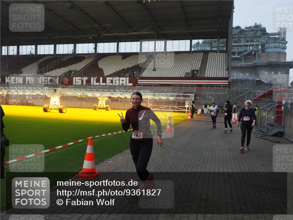 07.12.2025 - St. Pauli X-Mass-Run No. 15 Fabian Wolf http://msf.ph/oto/9361827 07.12.2025 09:59:38 Ziel 488, 910, 911, 961, 1763, 2204, 3513, 4029, 4051, 4052, 4465 meine-sportfotos.de