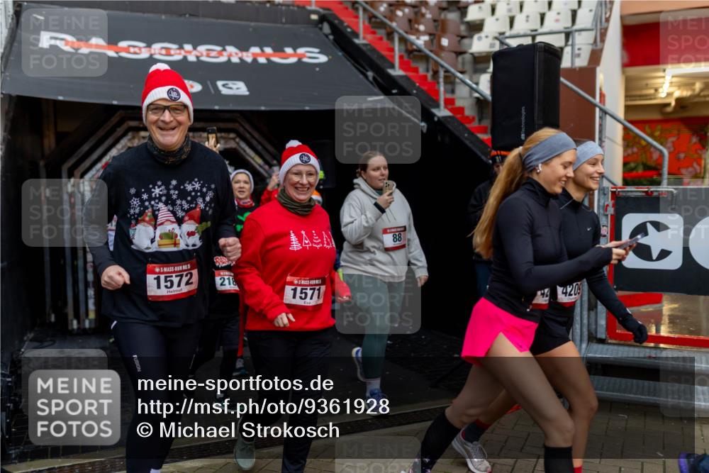 07.12.2025 - St. Pauli X-Mass-Run No. 15 Michael Strokosch http://msf.ph/oto/9361928 07.12.2025 10:32:57 Laufen 54, 5, 1572, 218, 1571, 88, 24209 meine-sportfotos.de