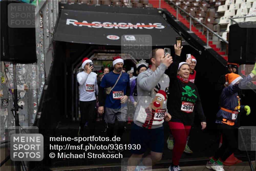 07.12.2025 - St. Pauli X-Mass-Run No. 15 Michael Strokosch http://msf.ph/oto/9361930 07.12.2025 10:32:58 Laufen 1241, 3894, 2205, 2694 meine-sportfotos.de