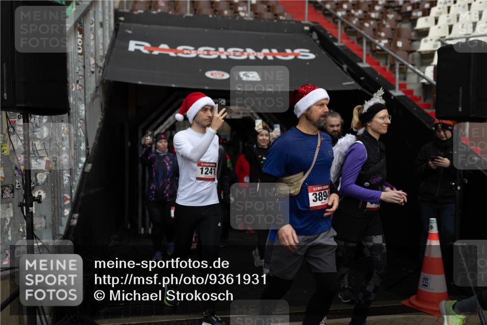 07.12.2025 - St. Pauli X-Mass-Run No. 15 Michael Strokosch http://msf.ph/oto/9361931 07.12.2025 10:32:59 Laufen 1241, 3894 meine-sportfotos.de