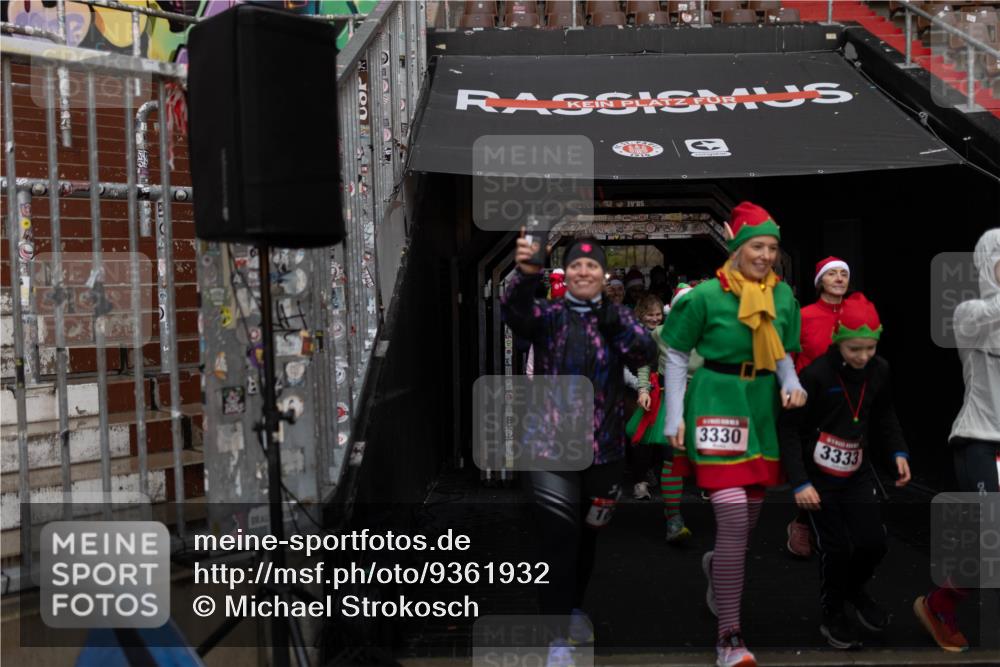 07.12.2025 - St. Pauli X-Mass-Run No. 15 Michael Strokosch http://msf.ph/oto/9361932 07.12.2025 10:33:01 Laufen 3330, 3333 meine-sportfotos.de