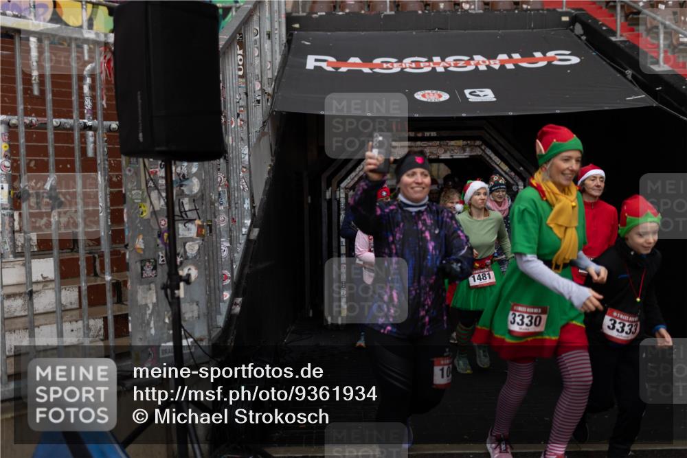 07.12.2025 - St. Pauli X-Mass-Run No. 15 Michael Strokosch http://msf.ph/oto/9361934 07.12.2025 10:33:01 Laufen 10, 1481, 3330, 3333 meine-sportfotos.de