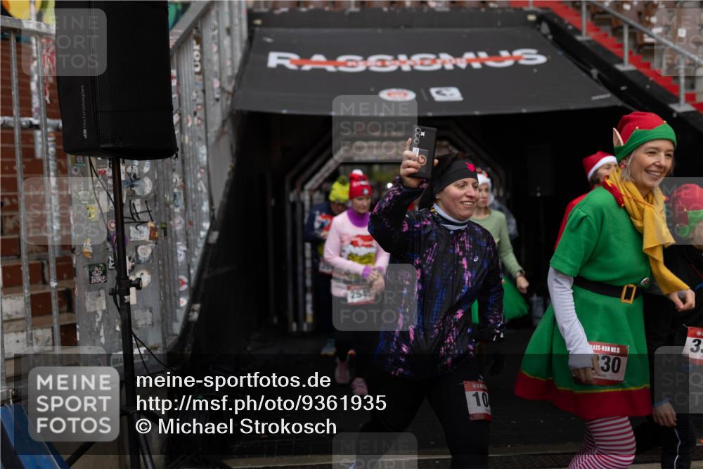 07.12.2025 - St. Pauli X-Mass-Run No. 15 Michael Strokosch http://msf.ph/oto/9361935 07.12.2025 10:33:02 Laufen 2545, 10, 15, 30, 3 meine-sportfotos.de