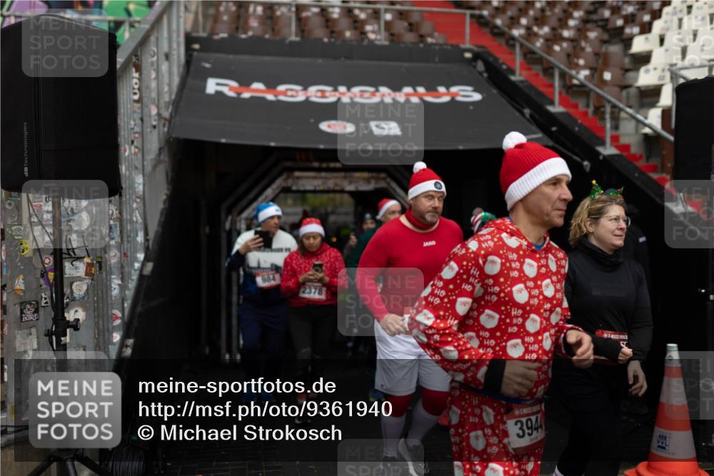 07.12.2025 - St. Pauli X-Mass-Run No. 15 Michael Strokosch http://msf.ph/oto/9361940 07.12.2025 10:33:15 Laufen 984, 2378, 3944 meine-sportfotos.de