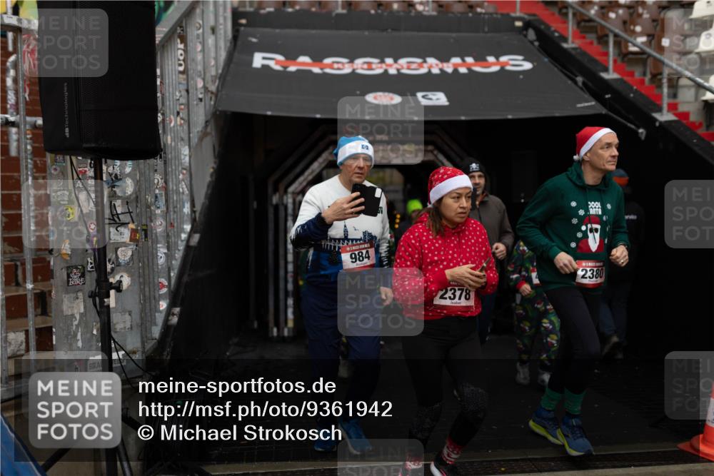 07.12.2025 - St. Pauli X-Mass-Run No. 15 Michael Strokosch http://msf.ph/oto/9361942 07.12.2025 10:33:17 Laufen 984, 2378, 2380 meine-sportfotos.de