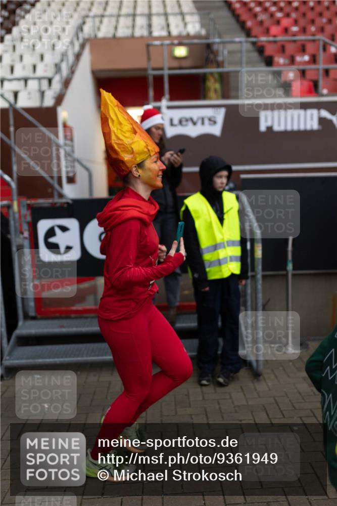 07.12.2025 - St. Pauli X-Mass-Run No. 15 Michael Strokosch http://msf.ph/oto/9361949 07.12.2025 10:33:21 Laufen  meine-sportfotos.de