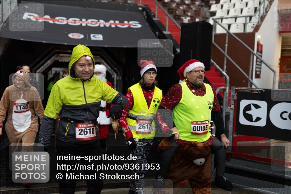 07.12.2025 - St. Pauli X-Mass-Run No. 15 Michael Strokosch http://msf.ph/oto/9361953 07.12.2025 10:33:24 Laufen 1148, 2618, 2617 meine-sportfotos.de