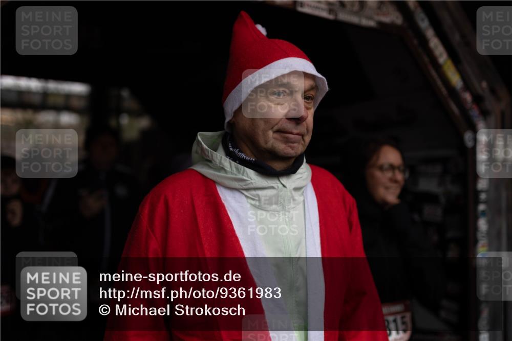 07.12.2025 - St. Pauli X-Mass-Run No. 15 Michael Strokosch http://msf.ph/oto/9361983 07.12.2025 10:33:49 Laufen 815 meine-sportfotos.de