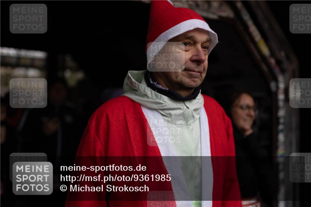 07.12.2025 - St. Pauli X-Mass-Run No. 15 Michael Strokosch http://msf.ph/oto/9361985 07.12.2025 10:33:49 Laufen  meine-sportfotos.de