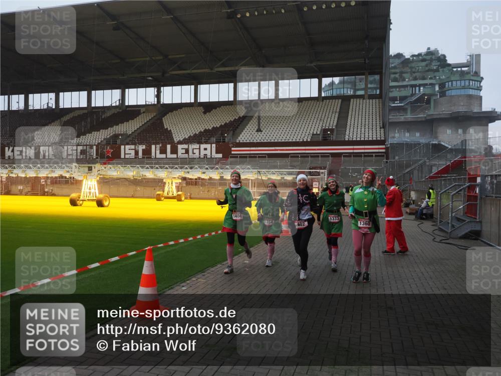 07.12.2025 - St. Pauli X-Mass-Run No. 15 Fabian Wolf http://msf.ph/oto/9362080 07.12.2025 10:00:08 Ziel 802, 1333, 1354, 1360, 1404, 2140, 2141, 4129 meine-sportfotos.de