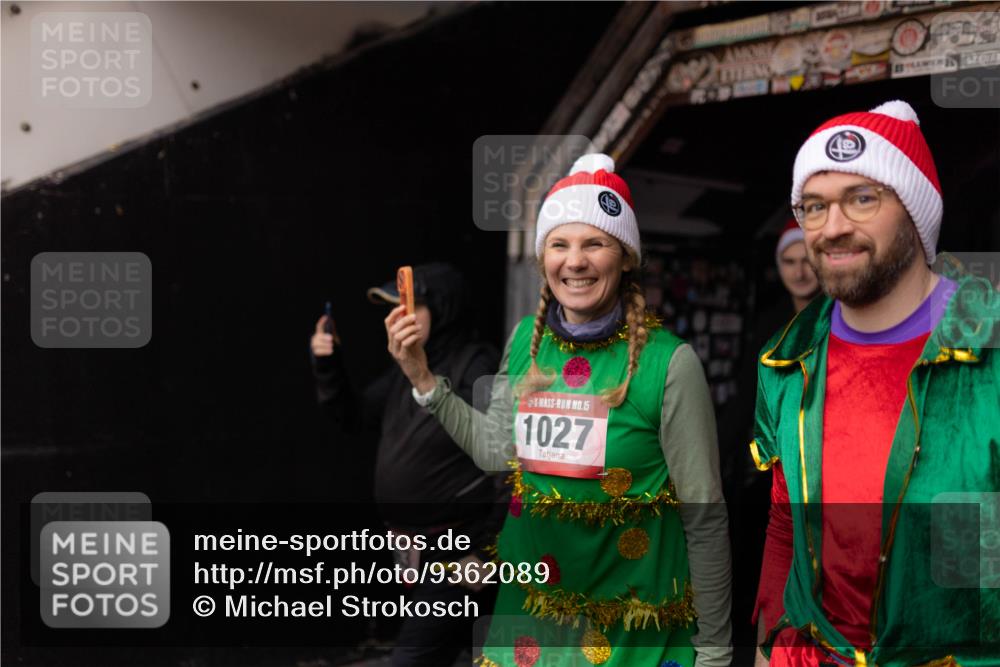 07.12.2025 - St. Pauli X-Mass-Run No. 15 Michael Strokosch http://msf.ph/oto/9362089 07.12.2025 10:34:43 Laufen 3, 15, 1027 meine-sportfotos.de