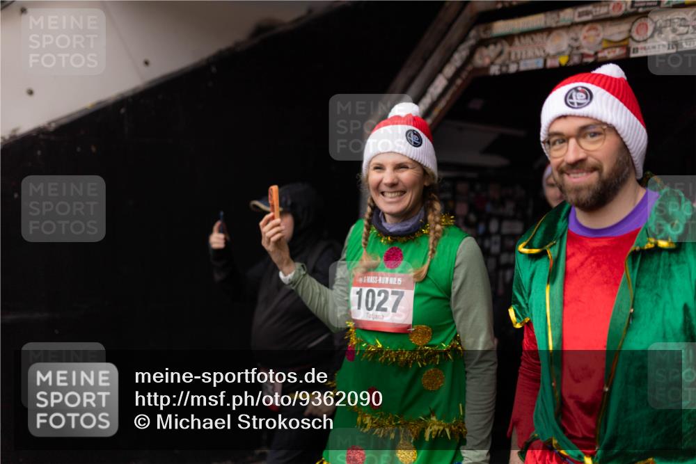 07.12.2025 - St. Pauli X-Mass-Run No. 15 Michael Strokosch http://msf.ph/oto/9362090 07.12.2025 10:34:44 Laufen 3, 15, 1027 meine-sportfotos.de