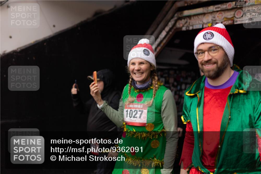 07.12.2025 - St. Pauli X-Mass-Run No. 15 Michael Strokosch http://msf.ph/oto/9362091 07.12.2025 10:34:44 Laufen 3, 15, 1027 meine-sportfotos.de