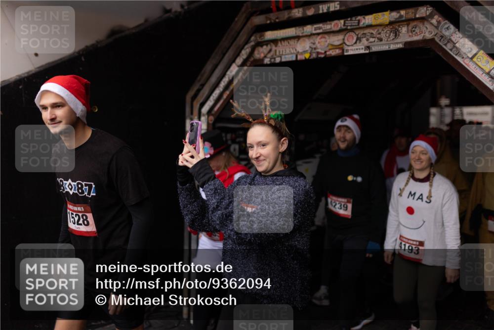 07.12.2025 - St. Pauli X-Mass-Run No. 15 Michael Strokosch http://msf.ph/oto/9362094 07.12.2025 10:34:45 Laufen 387, 1528, 0, 4239, 4193 meine-sportfotos.de