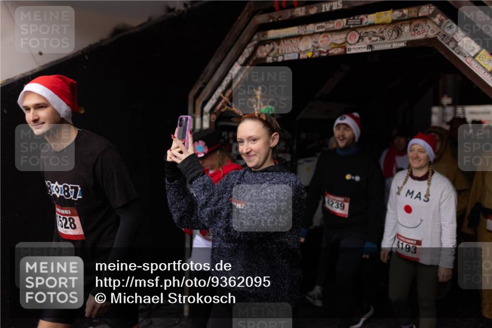 07.12.2025 - St. Pauli X-Mass-Run No. 15 Michael Strokosch http://msf.ph/oto/9362095 07.12.2025 10:34:45 Laufen 87, 1, 5, 528, 4239, 4193 meine-sportfotos.de
