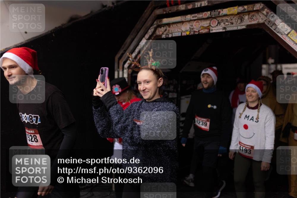 07.12.2025 - St. Pauli X-Mass-Run No. 15 Michael Strokosch http://msf.ph/oto/9362096 07.12.2025 10:34:45 Laufen 87, 528, 1, 601, 4239, 4193 meine-sportfotos.de