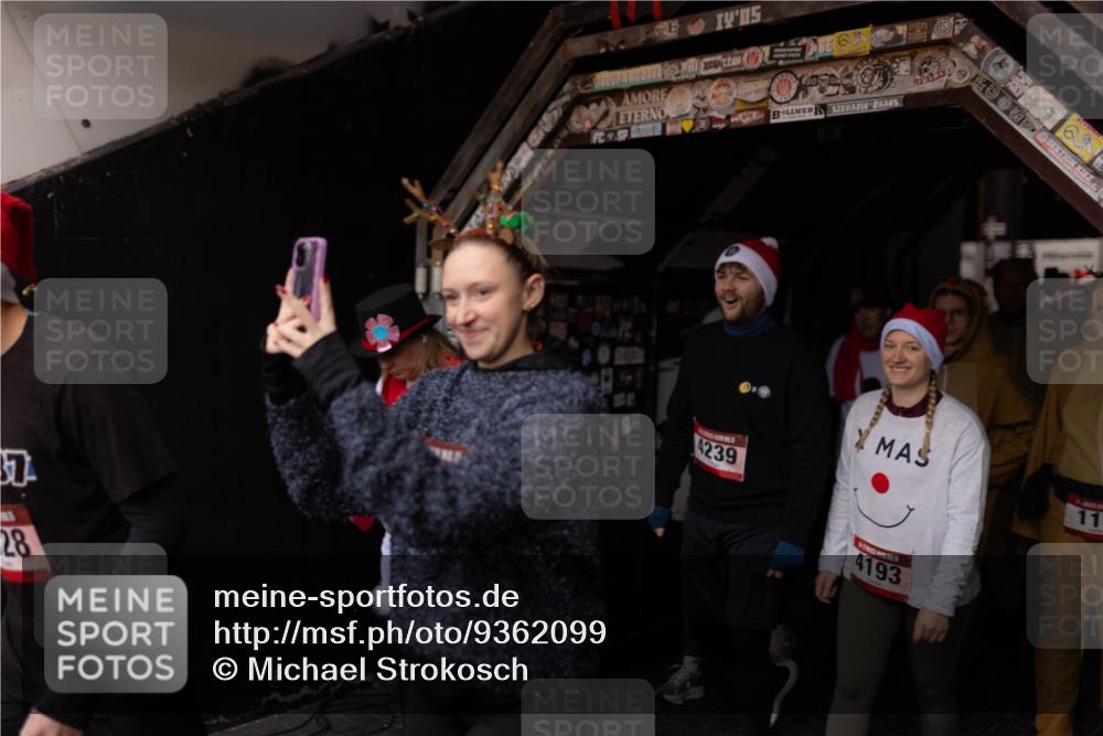 07.12.2025 - St. Pauli X-Mass-Run No. 15 Michael Strokosch http://msf.ph/oto/9362099 07.12.2025 10:34:45 Laufen 37, 28, 4239, 4193, 11 meine-sportfotos.de