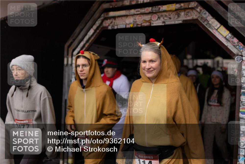 07.12.2025 - St. Pauli X-Mass-Run No. 15 Michael Strokosch http://msf.ph/oto/9362104 07.12.2025 10:34:47 Laufen 3477, 18, 15, 666 meine-sportfotos.de