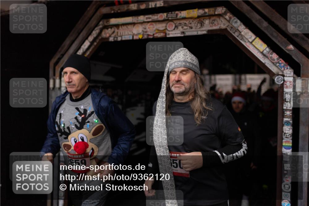 07.12.2025 - St. Pauli X-Mass-Run No. 15 Michael Strokosch http://msf.ph/oto/9362120 07.12.2025 10:34:58 Laufen 5, 659, 650 meine-sportfotos.de
