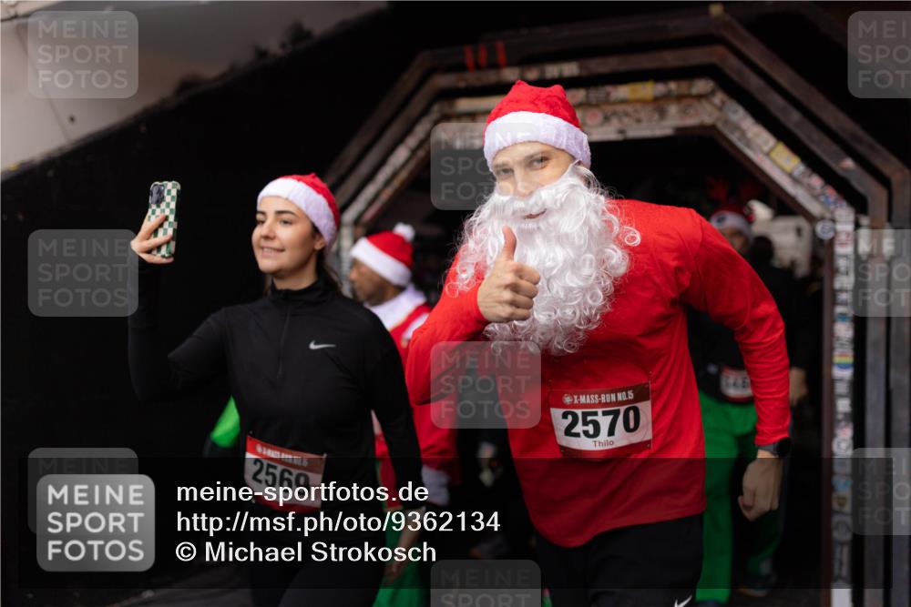 07.12.2025 - St. Pauli X-Mass-Run No. 15 Michael Strokosch http://msf.ph/oto/9362134 07.12.2025 10:35:06 Laufen 2569, 15, 2570, 248 meine-sportfotos.de