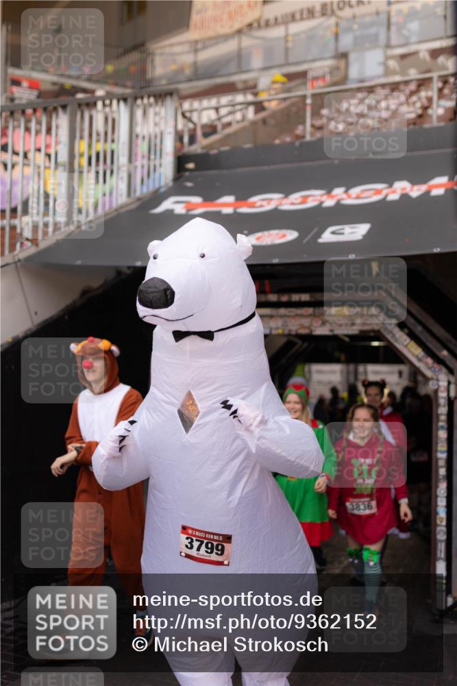 07.12.2025 - St. Pauli X-Mass-Run No. 15 Michael Strokosch http://msf.ph/oto/9362152 07.12.2025 10:35:21 Laufen 15, 3799, 3836 meine-sportfotos.de