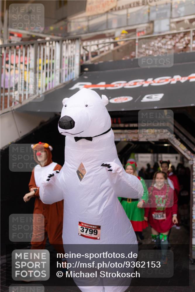07.12.2025 - St. Pauli X-Mass-Run No. 15 Michael Strokosch http://msf.ph/oto/9362153 07.12.2025 10:35:21 Laufen 15, 3799, 3836 meine-sportfotos.de