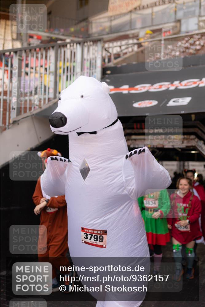 07.12.2025 - St. Pauli X-Mass-Run No. 15 Michael Strokosch http://msf.ph/oto/9362157 07.12.2025 10:35:21 Laufen 15, 3799, 3834, 3836 meine-sportfotos.de