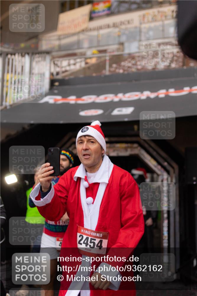 07.12.2025 - St. Pauli X-Mass-Run No. 15 Michael Strokosch http://msf.ph/oto/9362162 07.12.2025 10:35:31 Laufen 77, 15, 2454 meine-sportfotos.de