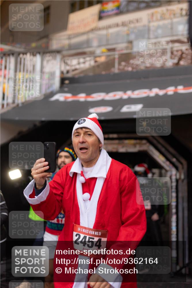 07.12.2025 - St. Pauli X-Mass-Run No. 15 Michael Strokosch http://msf.ph/oto/9362164 07.12.2025 10:35:31 Laufen 71, 15, 2454 meine-sportfotos.de