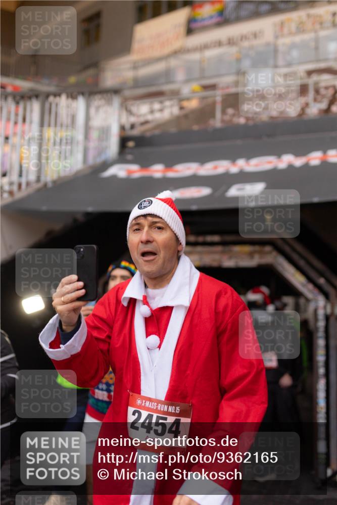 07.12.2025 - St. Pauli X-Mass-Run No. 15 Michael Strokosch http://msf.ph/oto/9362165 07.12.2025 10:35:31 Laufen 15, 2454 meine-sportfotos.de