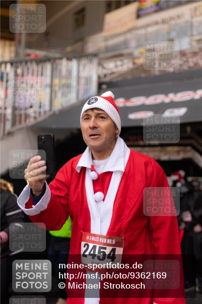 07.12.2025 - St. Pauli X-Mass-Run No. 15 Michael Strokosch http://msf.ph/oto/9362169 07.12.2025 10:35:31 Laufen 190101, 15, 2454 meine-sportfotos.de