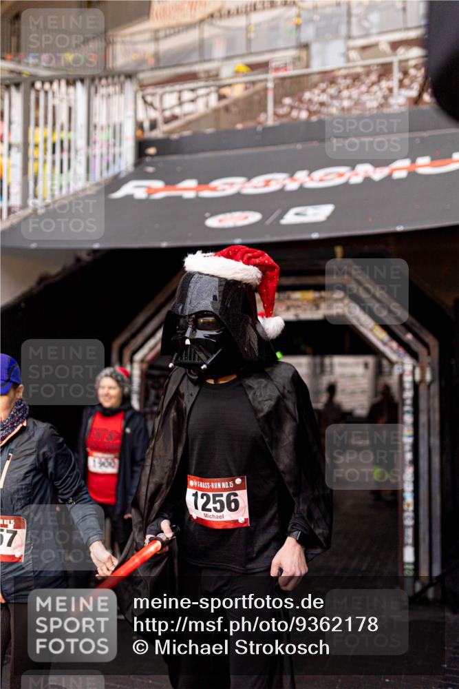 07.12.2025 - St. Pauli X-Mass-Run No. 15 Michael Strokosch http://msf.ph/oto/9362178 07.12.2025 10:35:34 Laufen 5, 57, 15, 1256 meine-sportfotos.de