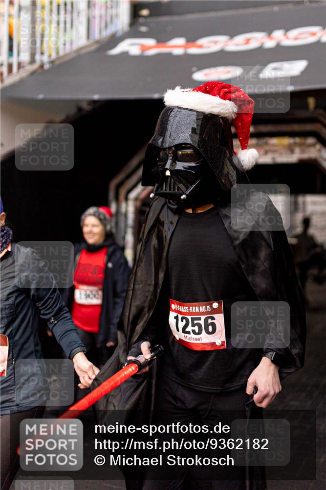 07.12.2025 - St. Pauli X-Mass-Run No. 15 Michael Strokosch http://msf.ph/oto/9362182 07.12.2025 10:35:34 Laufen 15, 1256 meine-sportfotos.de