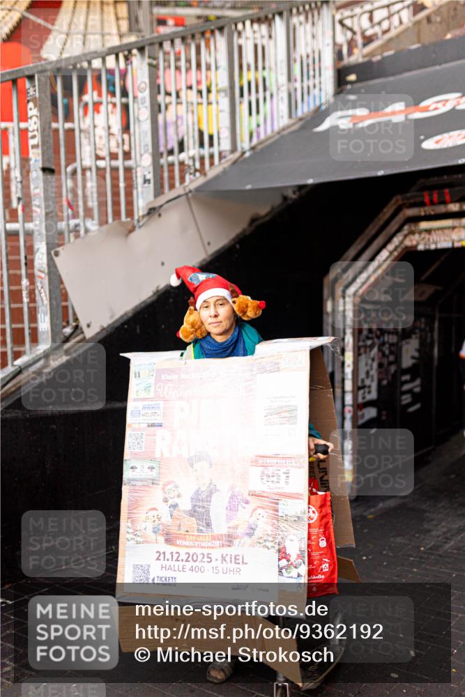 07.12.2025 - St. Pauli X-Mass-Run No. 15 Michael Strokosch http://msf.ph/oto/9362192 07.12.2025 10:35:40 Laufen 000, 40, 13, 21, 12, 2025, 400, 15, 651, 400 meine-sportfotos.de