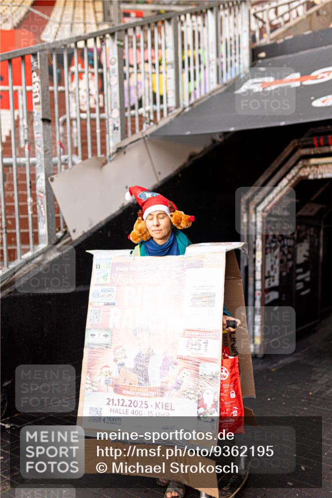 07.12.2025 - St. Pauli X-Mass-Run No. 15 Michael Strokosch http://msf.ph/oto/9362195 07.12.2025 10:35:40 Laufen 21, 12, 2025, 400, 15, 400 meine-sportfotos.de