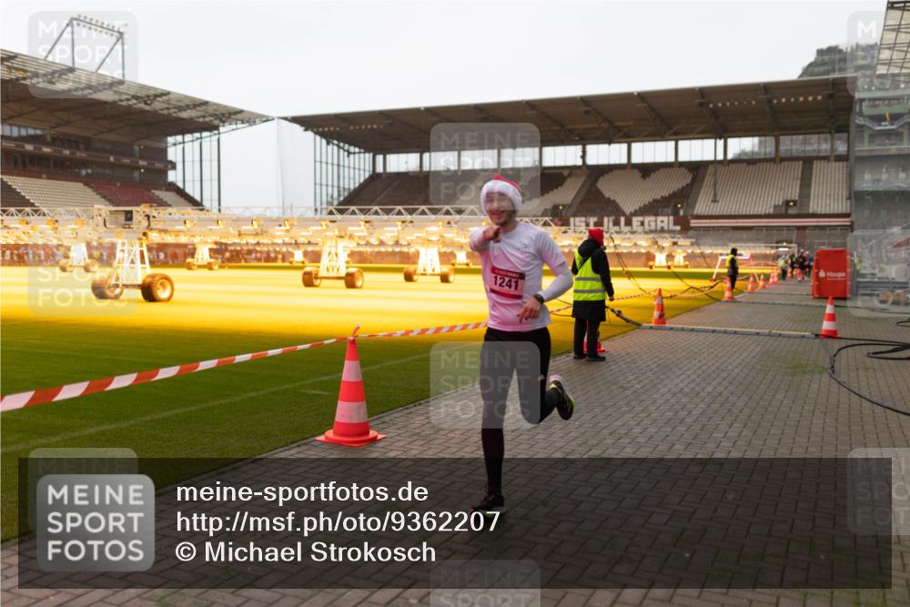 07.12.2025 - St. Pauli X-Mass-Run No. 15 Michael Strokosch http://msf.ph/oto/9362207 07.12.2025 10:53:05 Laufen 1241 meine-sportfotos.de