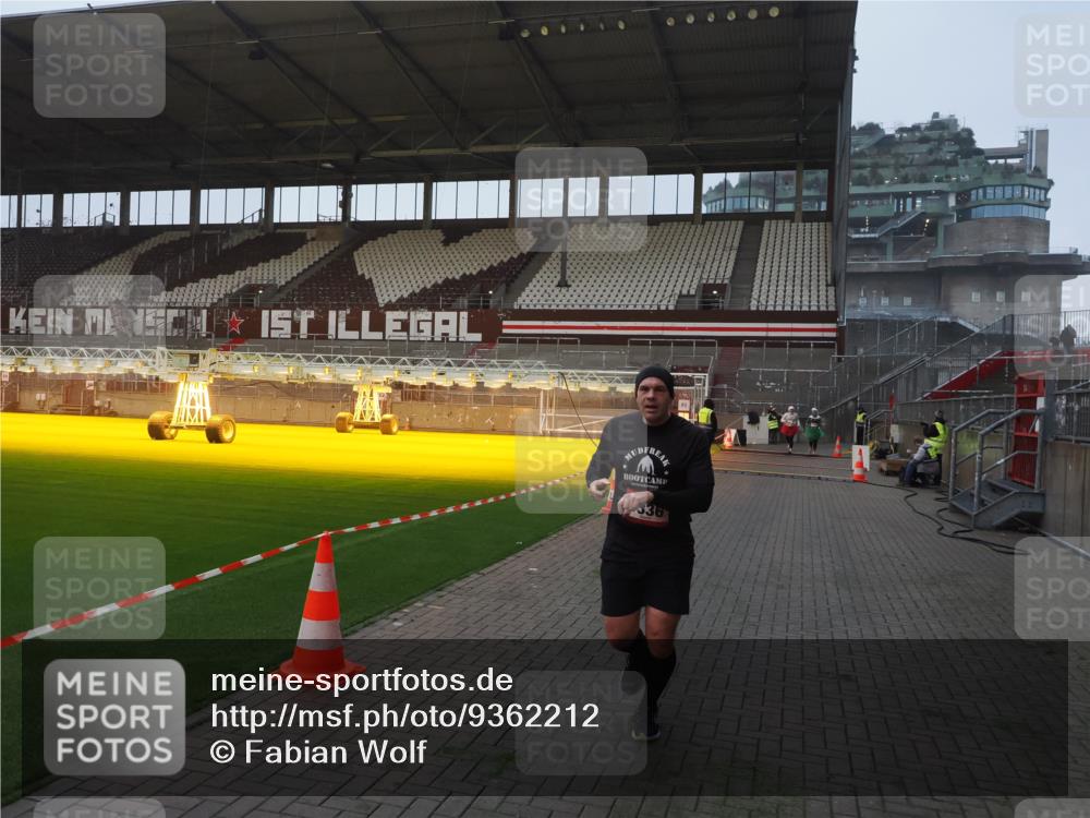 07.12.2025 - St. Pauli X-Mass-Run No. 15 Fabian Wolf http://msf.ph/oto/9362212 07.12.2025 10:00:24 Ziel 3336, 4129 meine-sportfotos.de