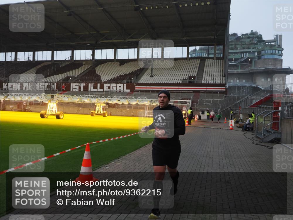 07.12.2025 - St. Pauli X-Mass-Run No. 15 Fabian Wolf http://msf.ph/oto/9362215 07.12.2025 10:00:24 Ziel 3336, 4129 meine-sportfotos.de