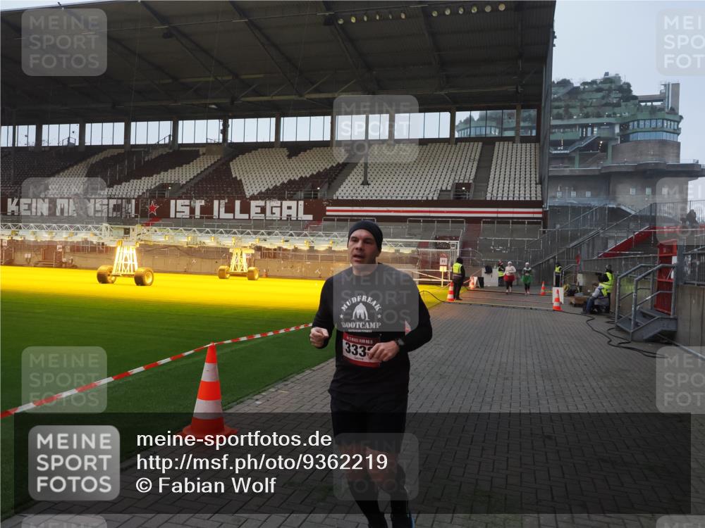 07.12.2025 - St. Pauli X-Mass-Run No. 15 Fabian Wolf http://msf.ph/oto/9362219 07.12.2025 10:00:24 Ziel 3336, 4129 meine-sportfotos.de